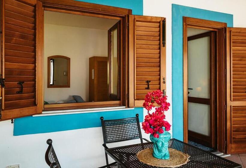 Номер Стандарт Трехместный, Rojas