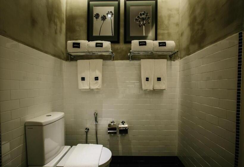 Familien Suite, Rosa Malacca