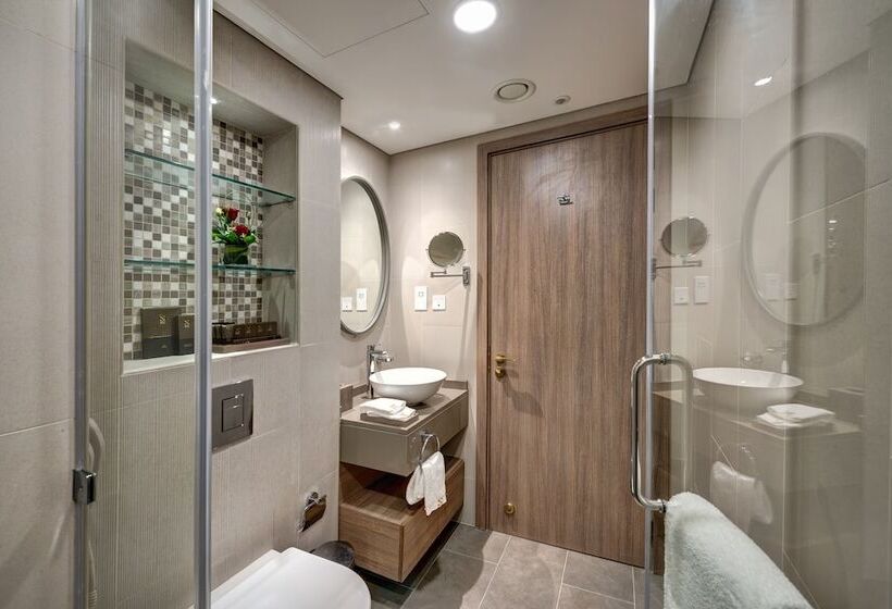 اتاق اجرایی با تخت بزرگ, The S Hotel Al Barsha