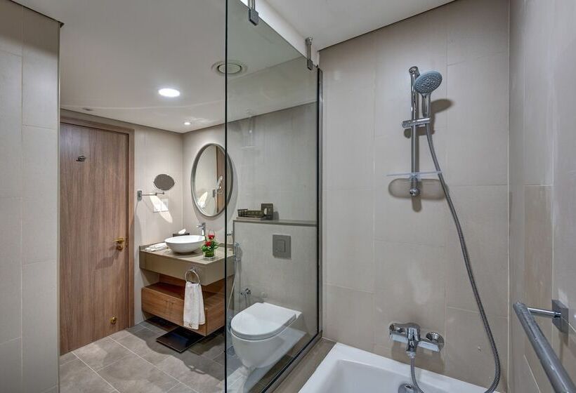 اتاق اجرایی با تخت بزرگ, The S Hotel Al Barsha