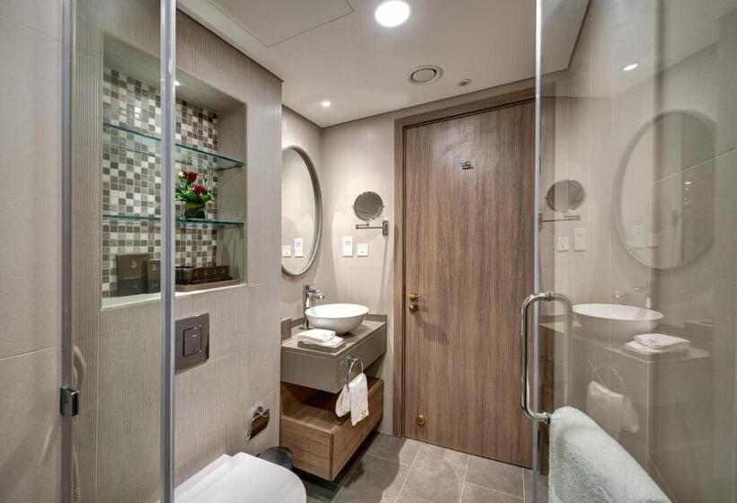 带大床的行政房间, The S Hotel Al Barsha
