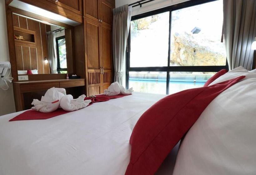 패밀리 룸, The Scene Cliff View Villas