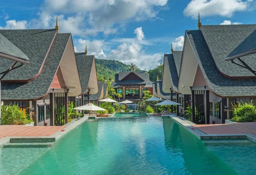 غرفة عائلية, The Scene Cliff View Villas