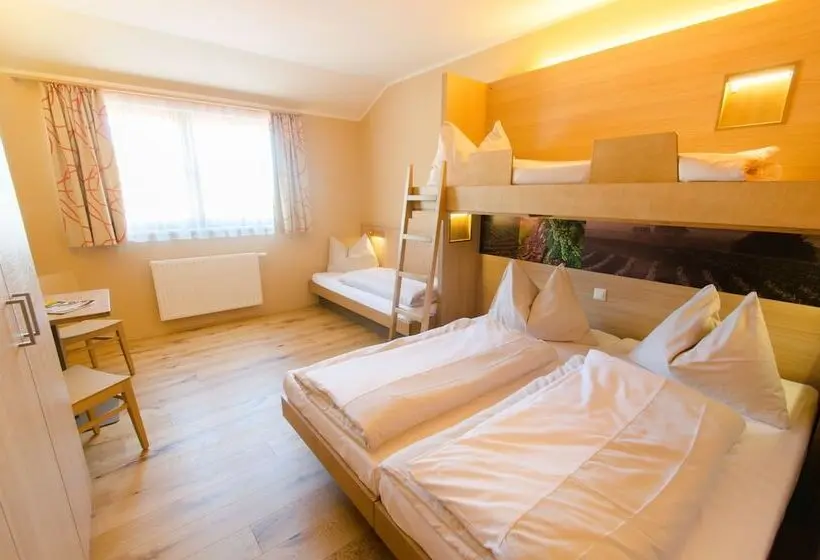 スタンダード4人部屋, Jufa Hotel Neutal