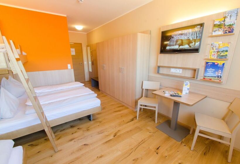 Четырехместный Номер Стандарт, Jufa Hotel Neutal