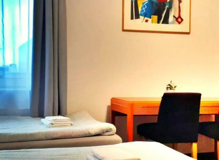 Standard Kolmen Hengen Huone, Sleep&fly