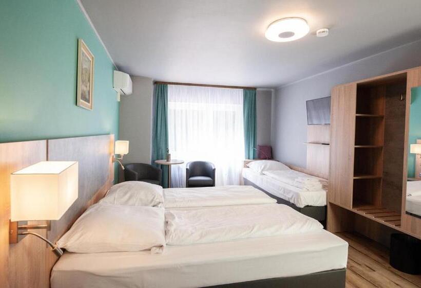 חדר סטנדרט לשלושה, Bluchertal