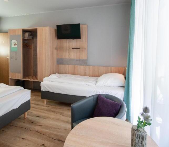 חדר סטנדרט לשלושה, Bluchertal