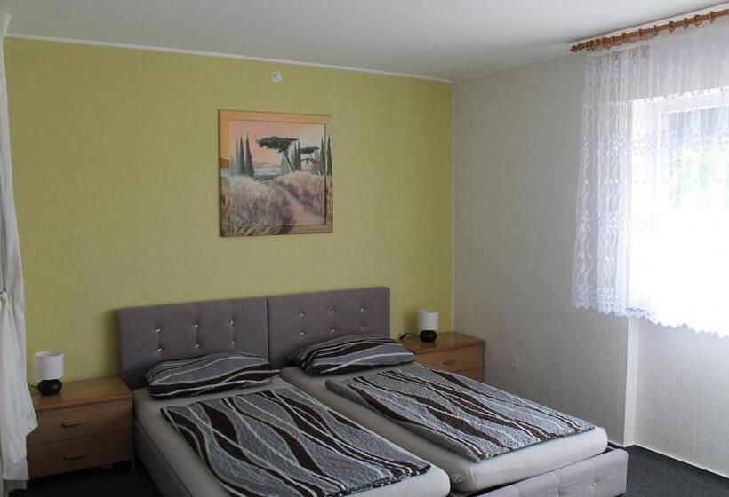 バス共有のスタンダードルーム, Gasthaus Zur Sonne