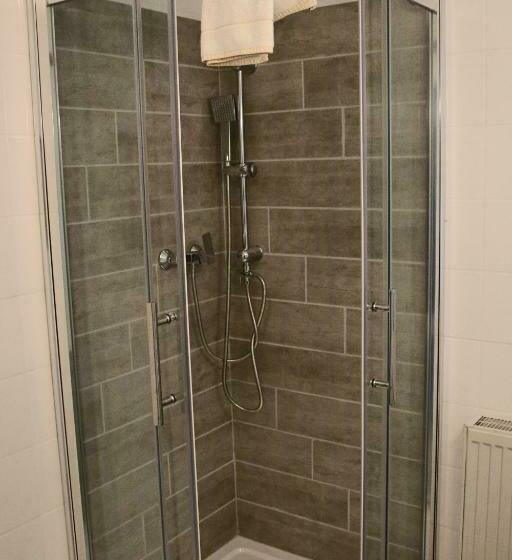 דירת שלושה חדרים, Gästehaus Stöckl