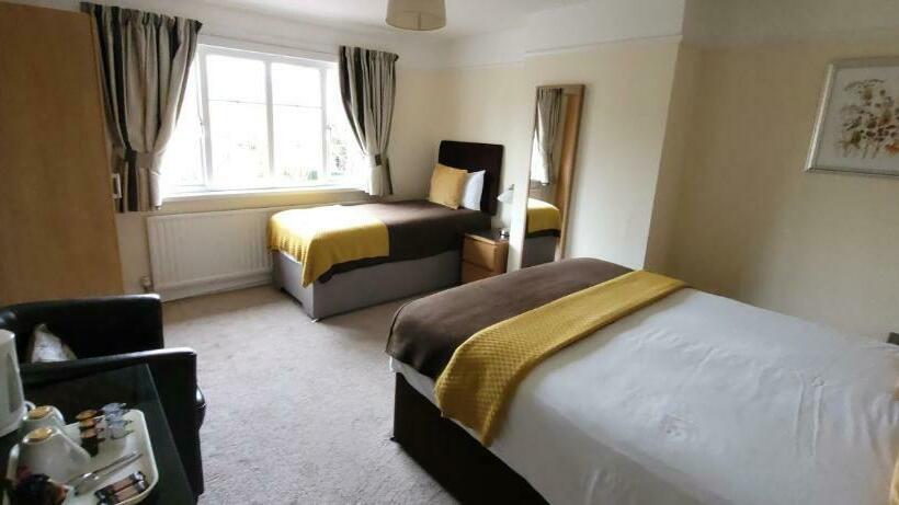 Quarto Triplo Estandar, Hampton Lodge En Suite Rooms With Free Parking