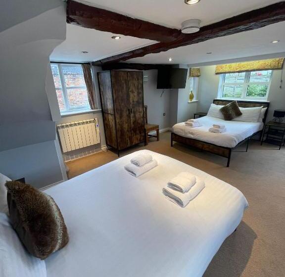 Номер Стандарт, Rylands Farmhouse