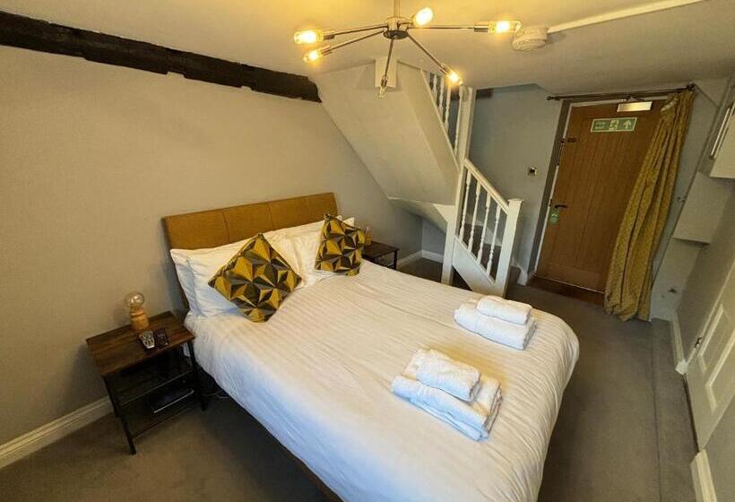 Номер Стандарт, Rylands Farmhouse