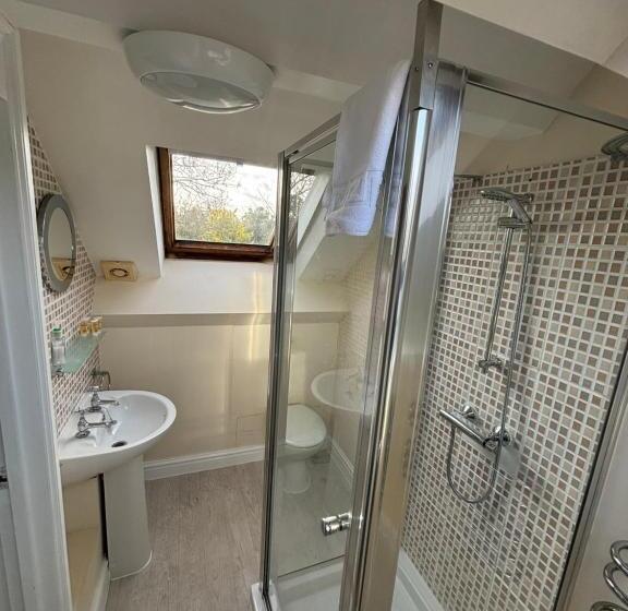 Номер Стандарт, Rylands Farmhouse