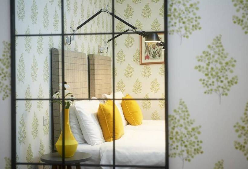 Номер Стандарт, Embankment