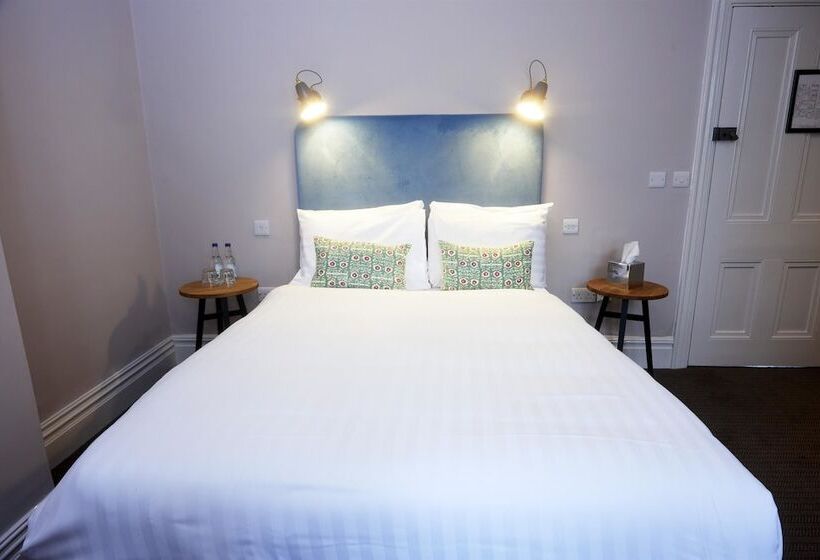 Номер Стандарт, Embankment