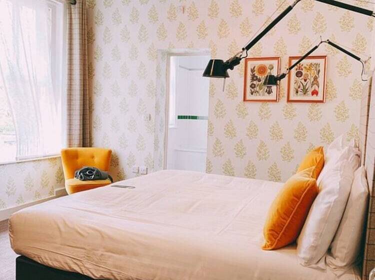 Номер Стандарт, Embankment