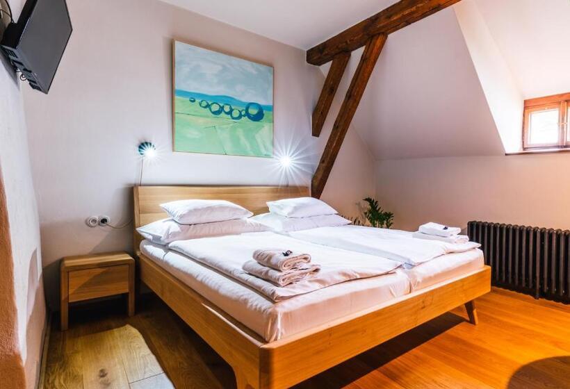 标准间, Alt Straninger