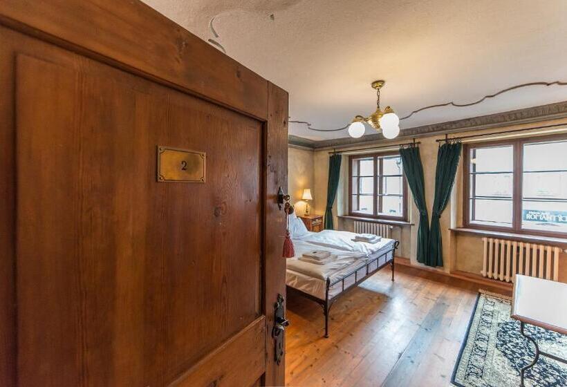 豪华房间, Alt Straninger