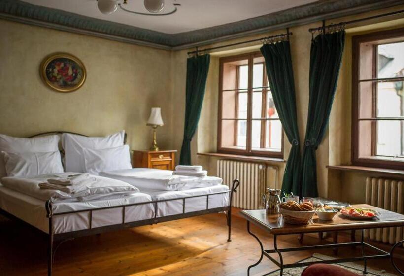 豪华房间, Alt Straninger