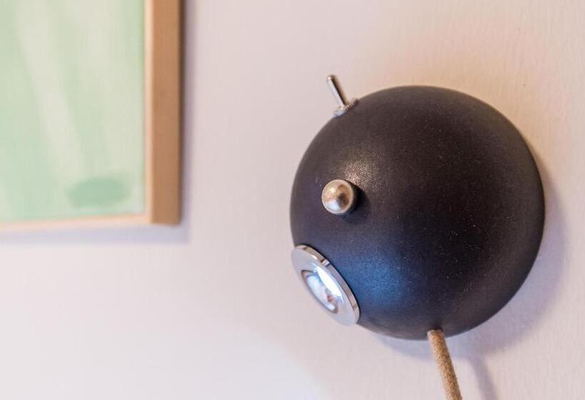 标准间, Alt Straninger