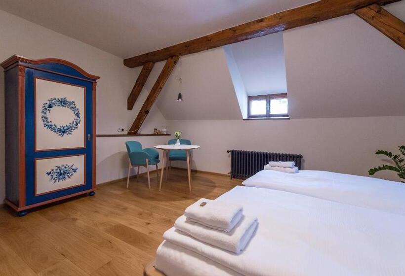 标准间, Alt Straninger