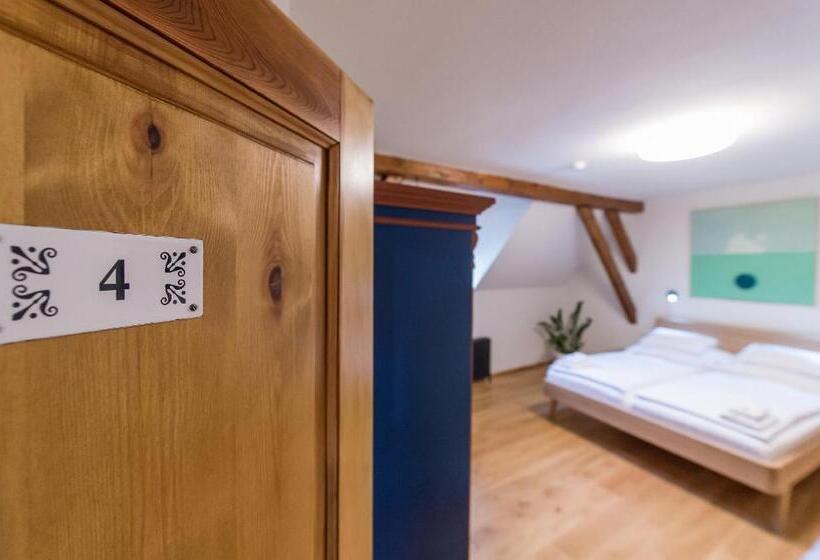 标准间, Alt Straninger