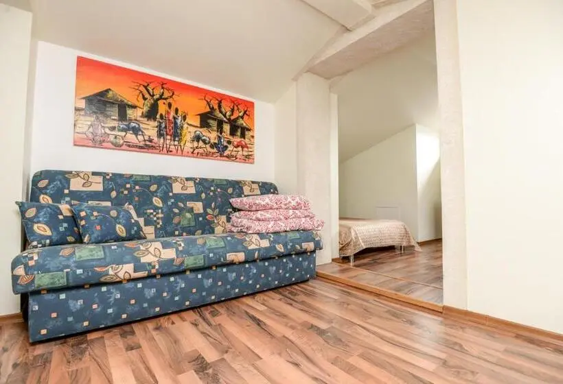اتاق خانوادگی, Columba Livia Guesthouse