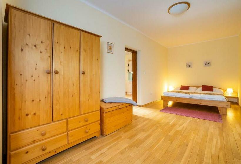 1ベッドルームアパートメント, Penzion Maštal