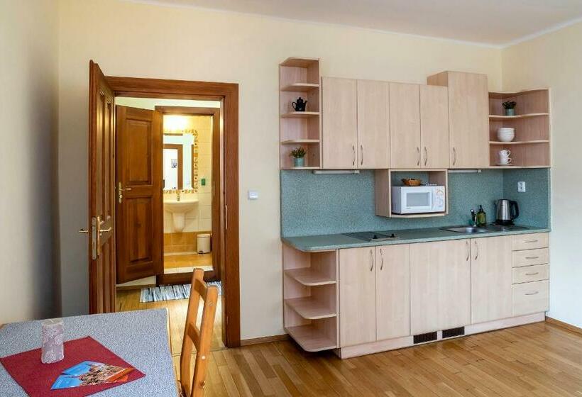 1ベッドルームアパートメント, Penzion Maštal