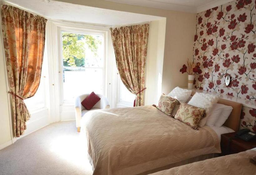 غرفة عائلية, Wereham House