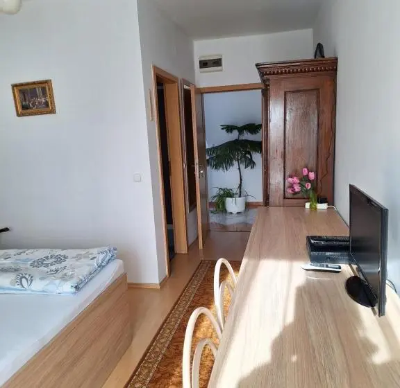 اتاق استاندارد, Pension óvári