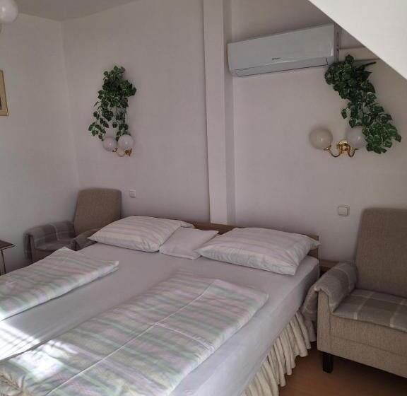 基本间, Pension óvári
