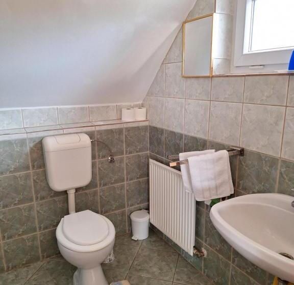 1 Szobás Apartman, Pension óvári