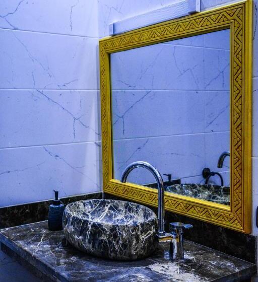 اتاق سوپریور, Chez Mamouchthka