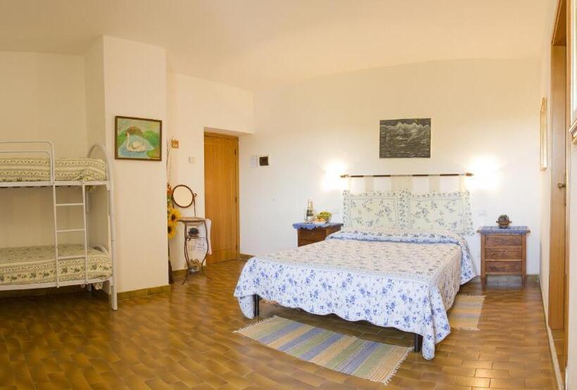 חדר סטנדרט לארבעה, Agriturismo Casale Le Burgne