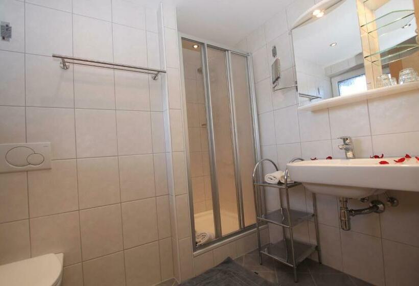 Cameră Triplă Standard, Gästehaus Alpina