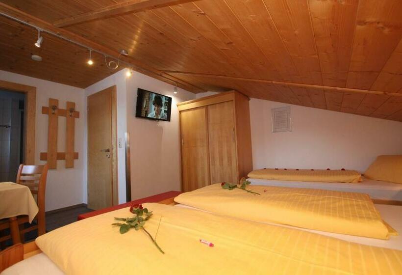 Háromágyas Standard Szoba, Gästehaus Alpina