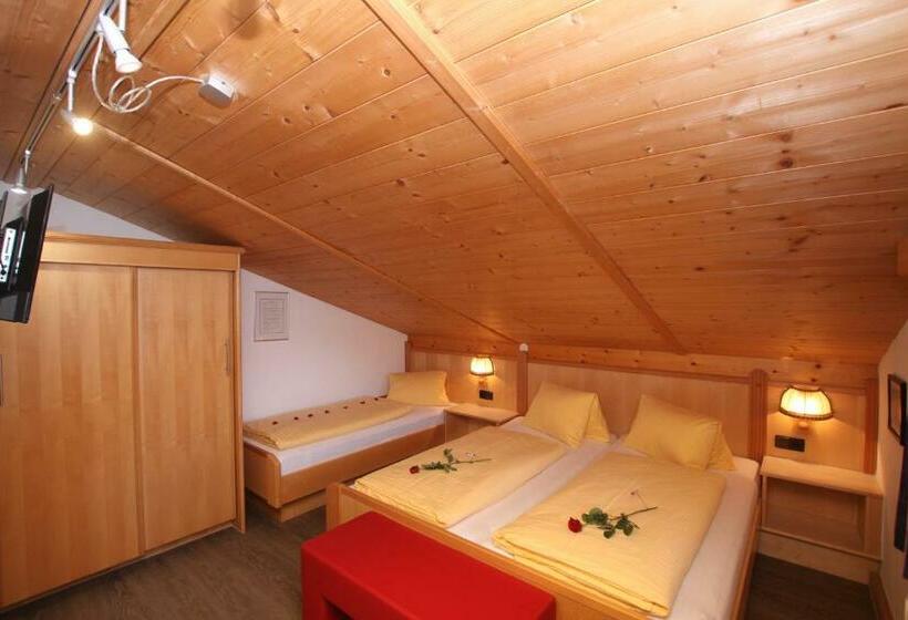 Háromágyas Standard Szoba, Gästehaus Alpina