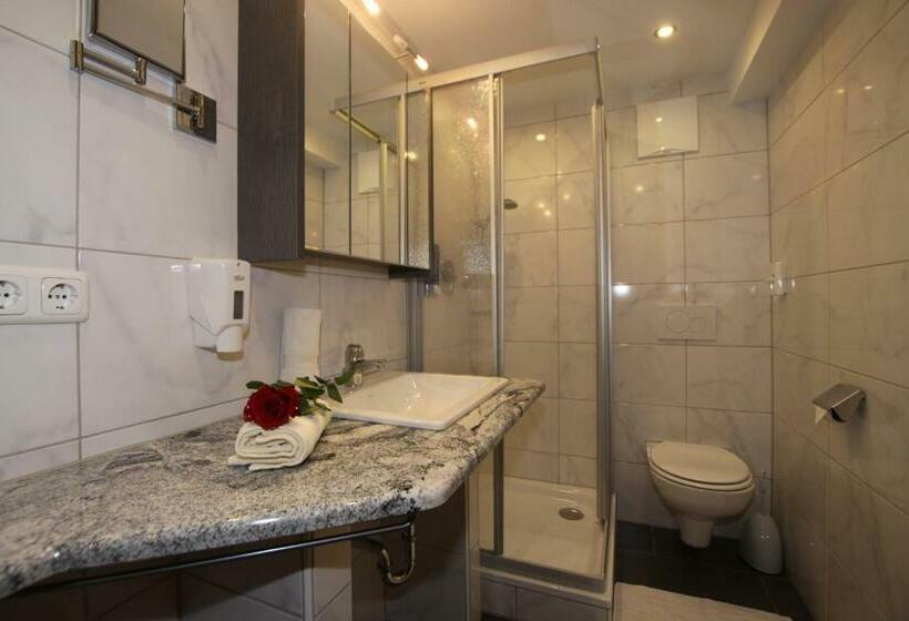 Cameră Triplă Standard, Gästehaus Alpina