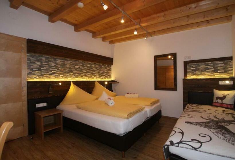 3-Bett-Standardzimmer, Gästehaus Alpina