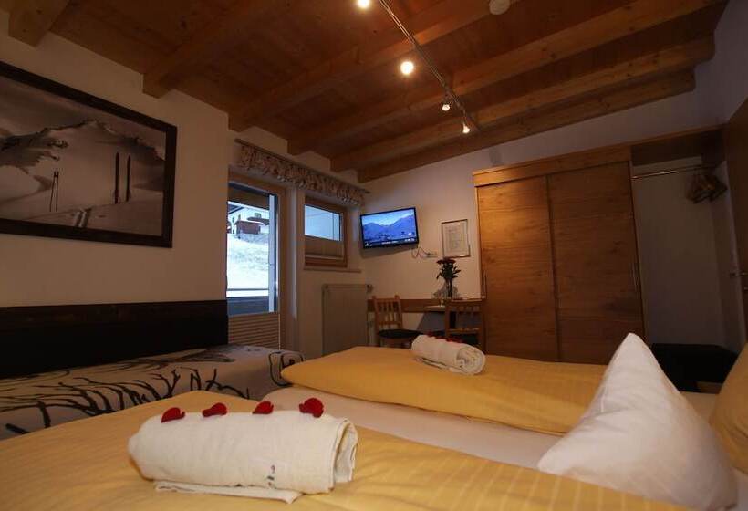 3-Bett-Standardzimmer, Gästehaus Alpina