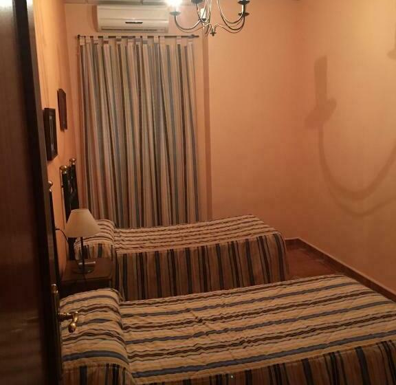 Дом 3 Спальни, Hostal El Sevillano