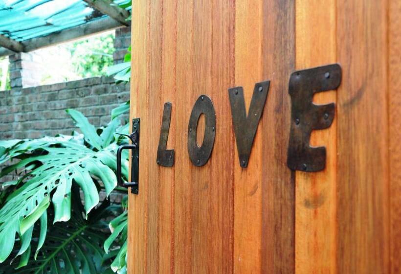 סוויטה, House Of House Guest House