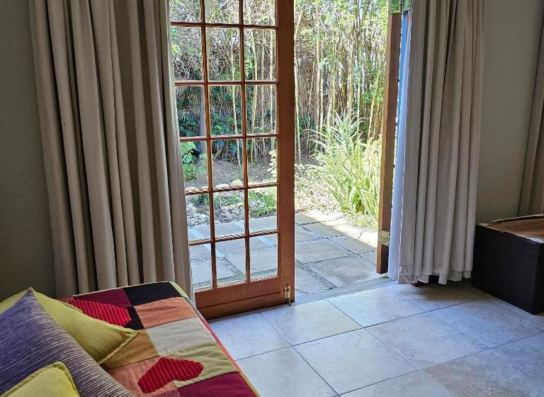 דירת חדר נוף לגינה, House Of House Guest House