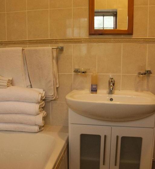 סוויטה משפחתית, House Of House Guest House