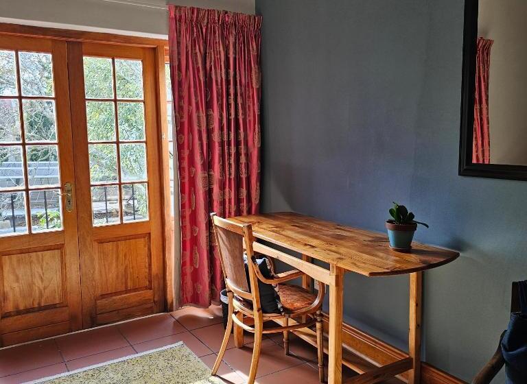 סוויטה עם מרפסת, House Of House Guest House