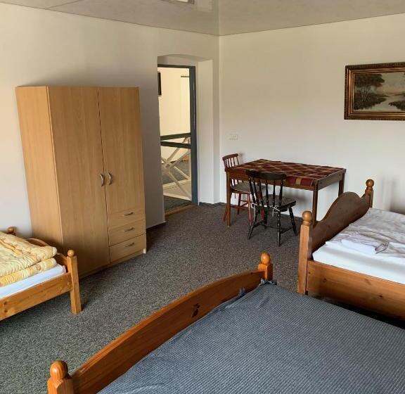 شقة 4 غرف, Penzion Na Bobrovníku