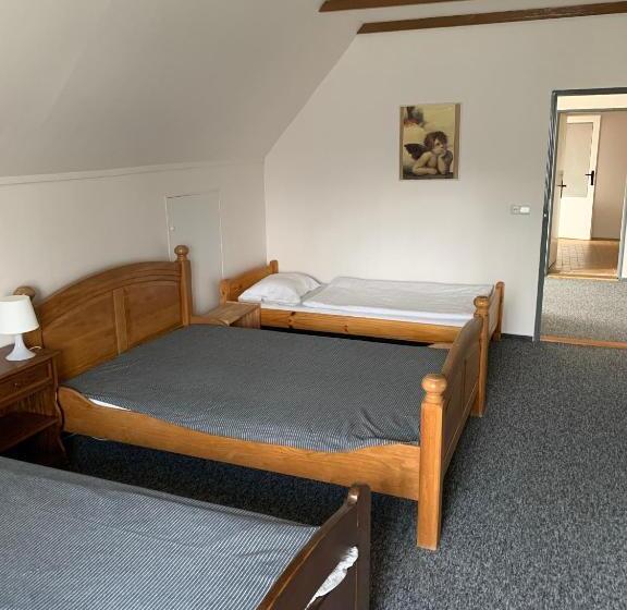 شقة 4 غرف, Penzion Na Bobrovníku