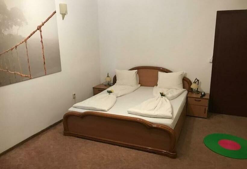 اتاق اجرایی, Pension La Noblesse